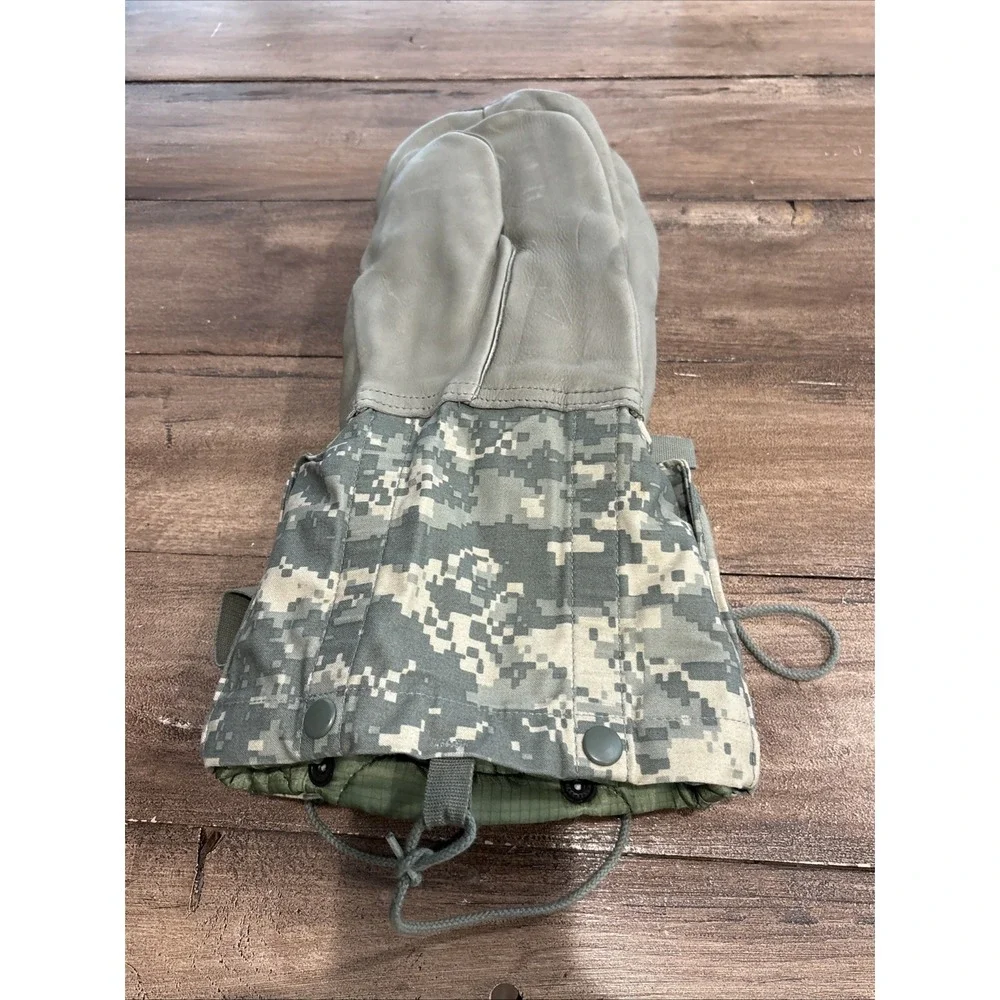 Large - US Army UCP / ACU Camouflage Extreme Cold Weather Mittens Gloves & Liner